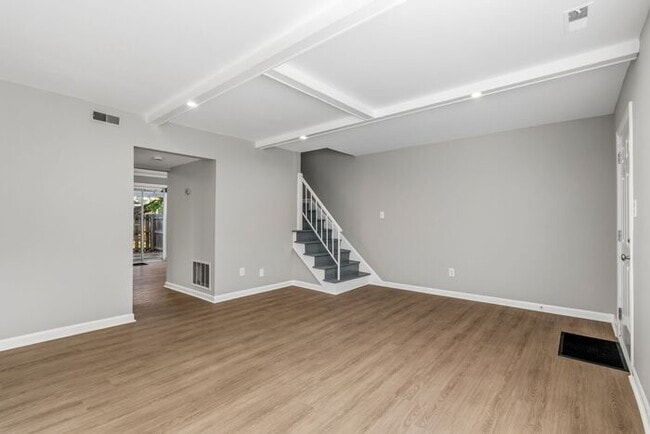 Building Photo - Updated 2-bedroom, 2.5-bath property Greensboro!