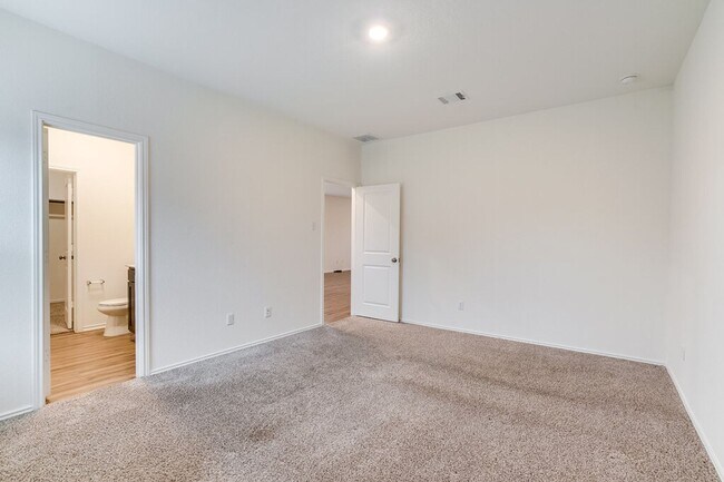 Building Photo - 355 Geode Glen