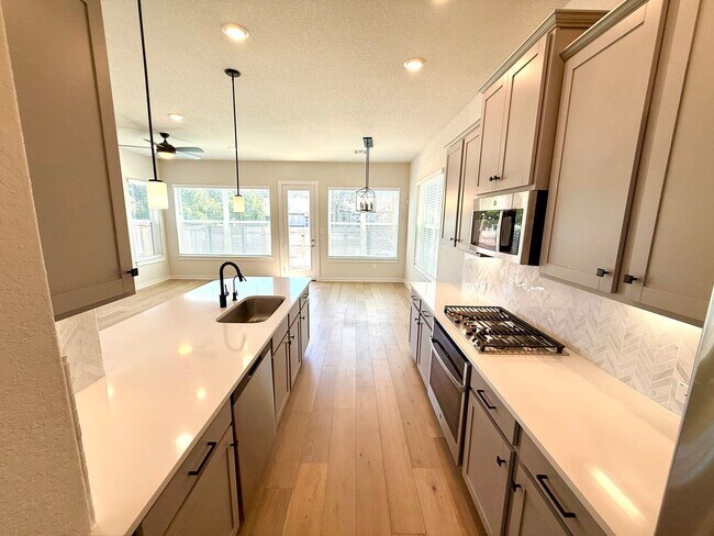 Building Photo - **MOVE IN SPECIAL** 2-Story 3 Bedroom / 2....