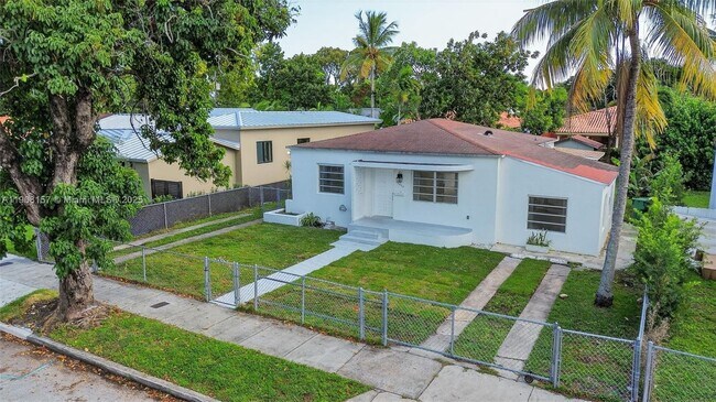 Building Photo - 2464 SW 19th St