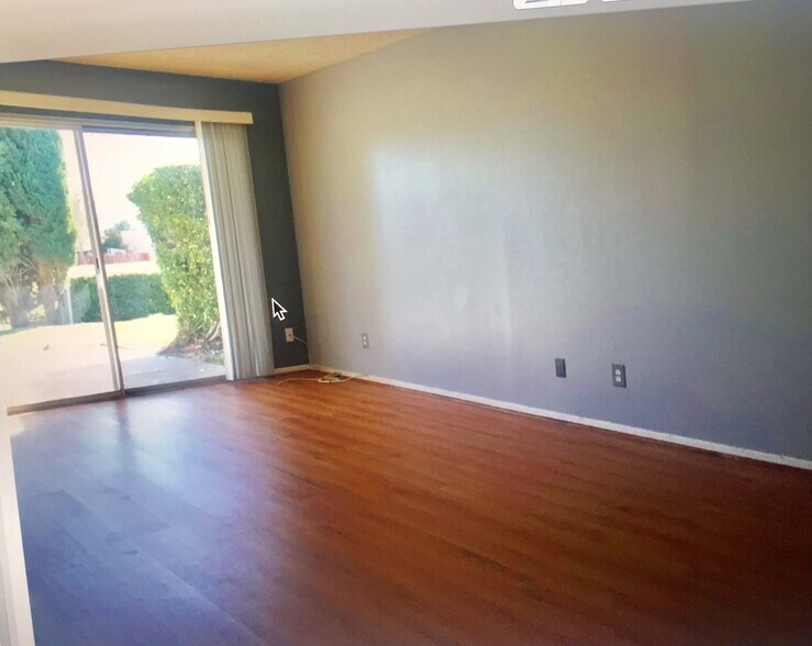 LIVING ROOM AREA - 14273 E Sage St