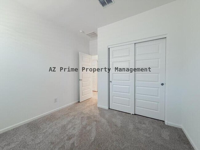 Building Photo - 9810 W Pinchot Ave