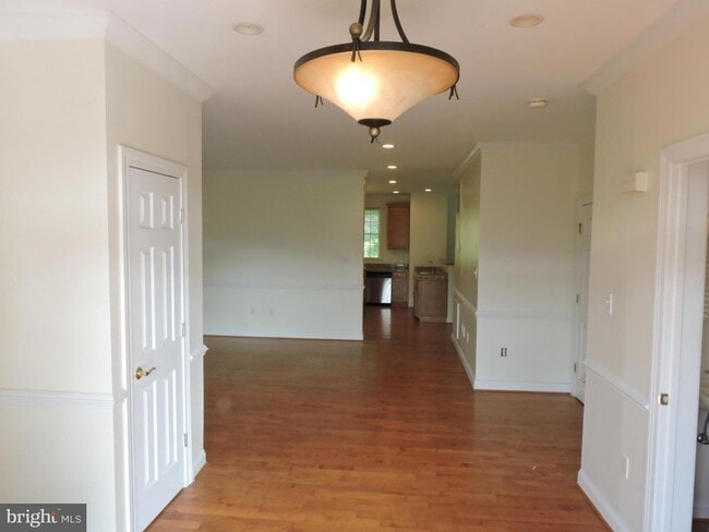 Building Photo - 34 Niagara Way