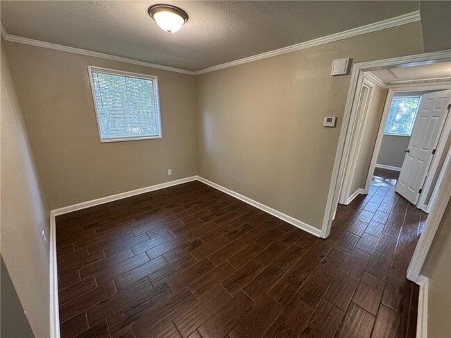 Building Photo - 401 Elmwood Dr