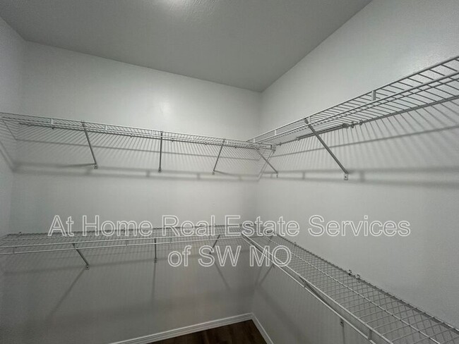 Building Photo - 704 Watermill Cir
