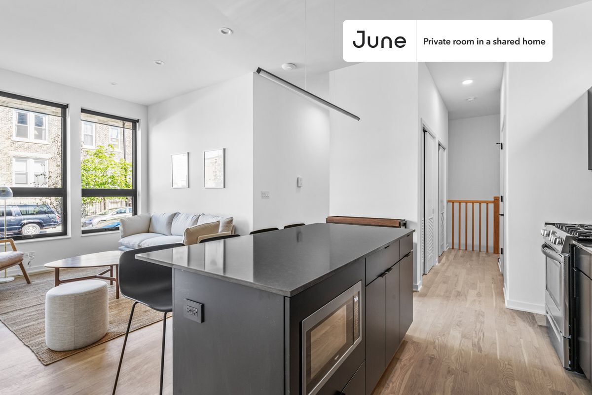Building Photo - Private bedroom in 4 bed/3.5 bath Home