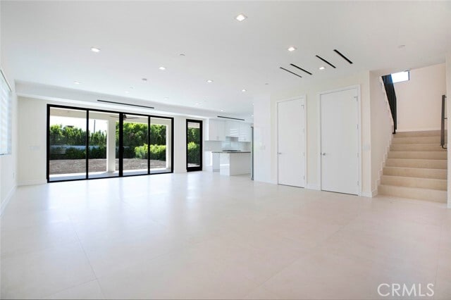 Building Photo - 6426 Varna Ave
