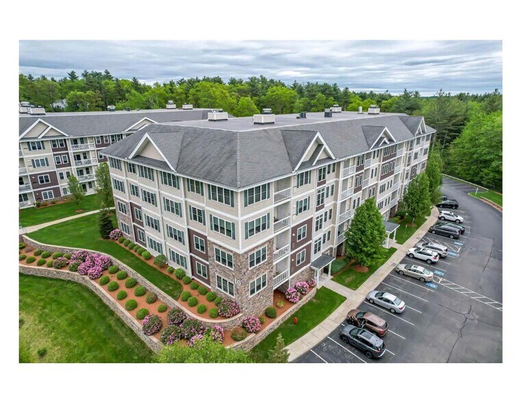 Building Photo - 10 Braemoor Woods Rd