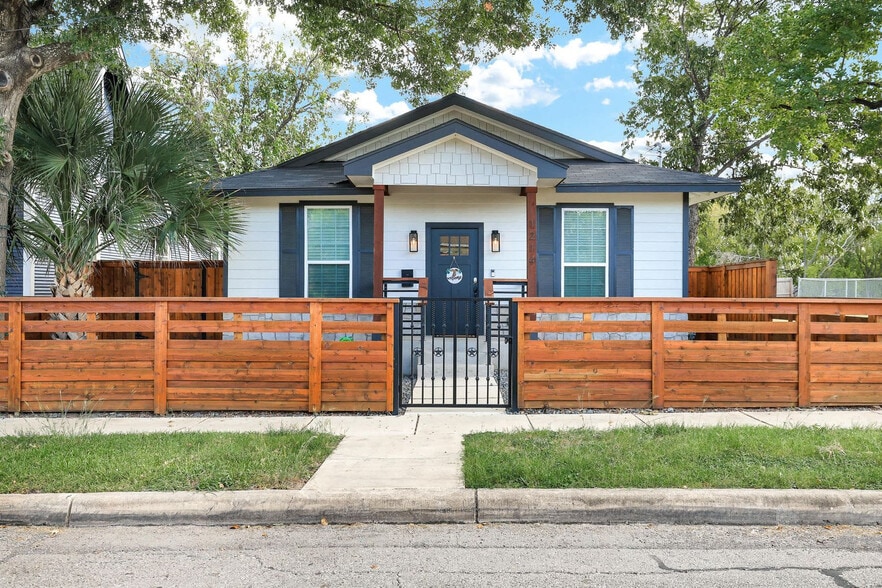 Building Photo - 1214 Hays St