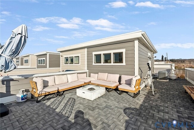 Building Photo - 5271 Old Main St