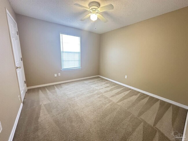 Building Photo - 2028 Coral Reef Rd