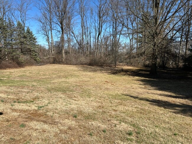 Building Photo - 137 Davis Rd