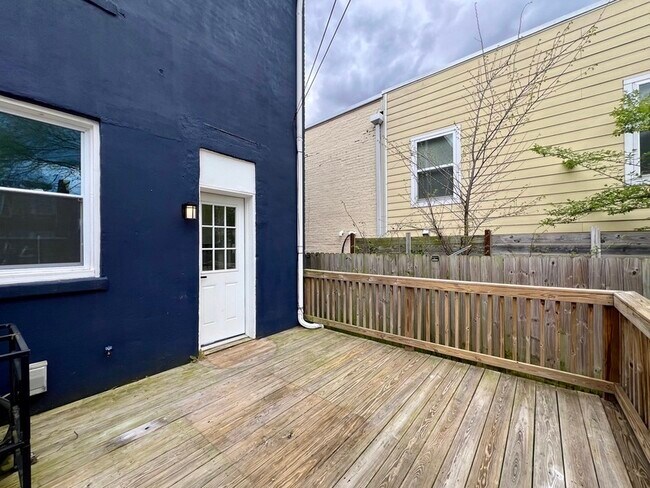 Building Photo - 1742 L St NE