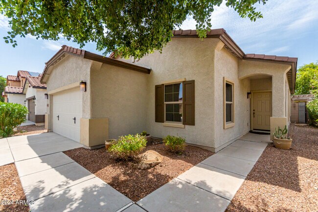 Building Photo - 10847 W Avenida Del Rey