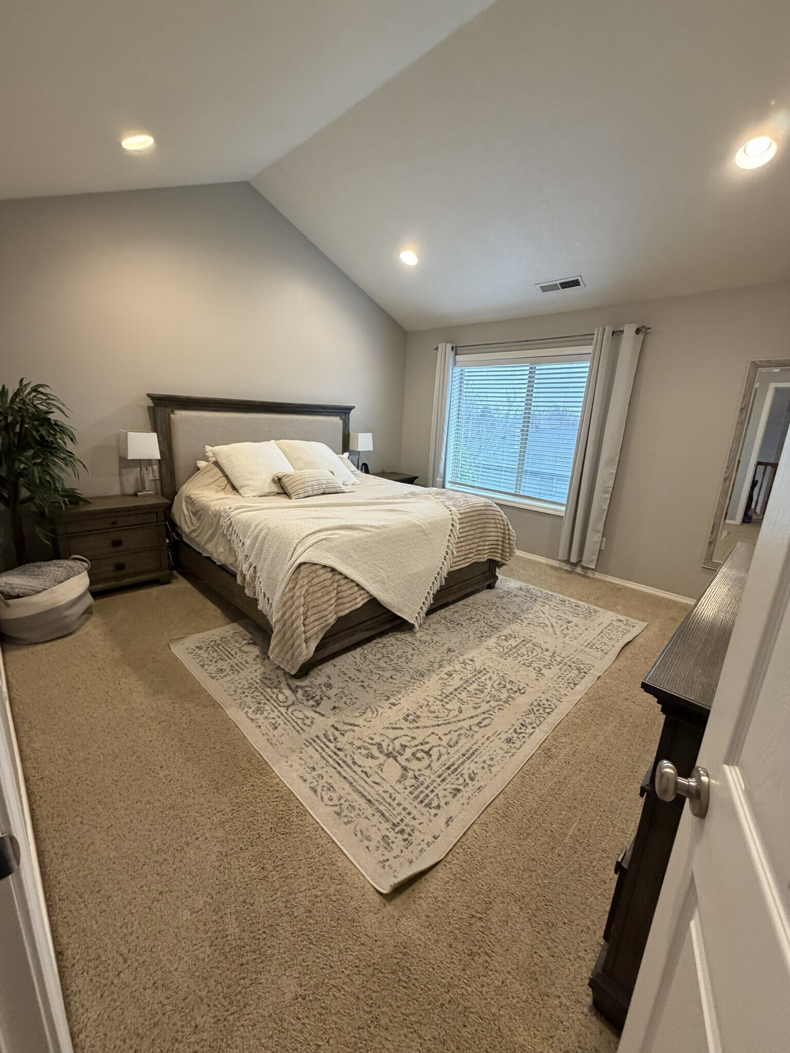 Building Photo - 7396 Pineview St NE