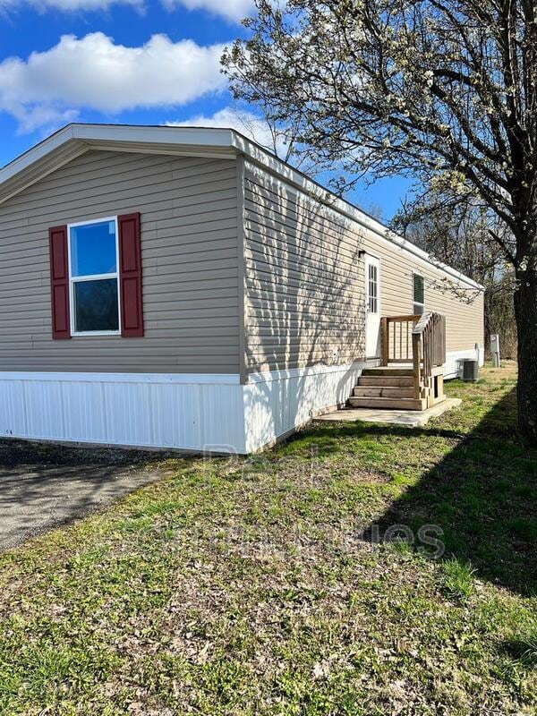 Primary Photo - 215 Peach St