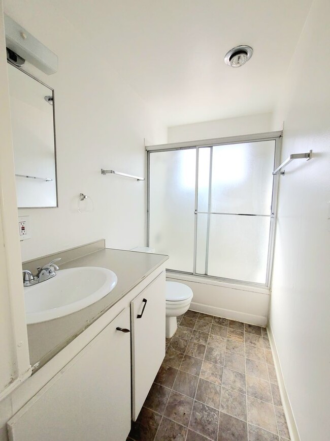 Building Photo - Charming 1 bed 1 bath in the heart of Boise, close to BSU & St. Luke's