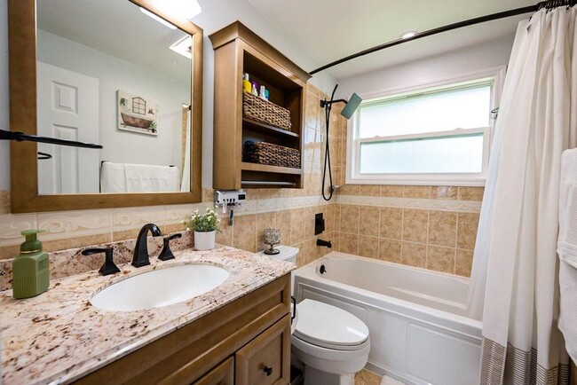 Building Photo - Amazing 3 Bedroom and 2 Full Bath Home For Rent in Greece Available April 1st.