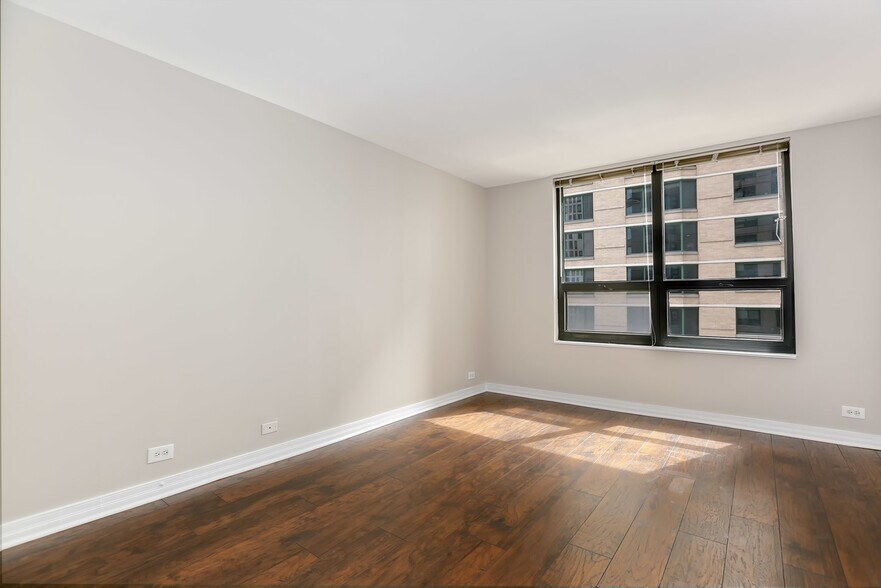 Building Photo - 401 E Ontario St