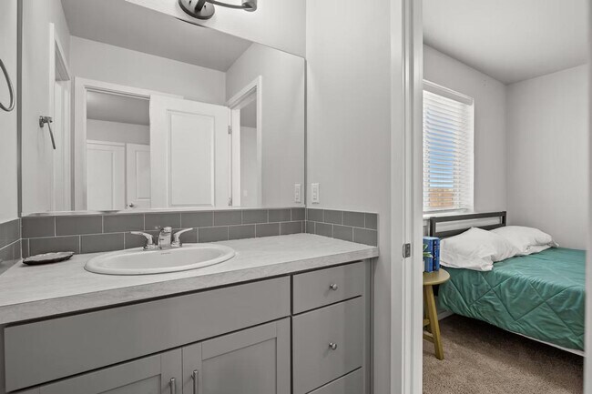 Building Photo - 5324 Remington Dr