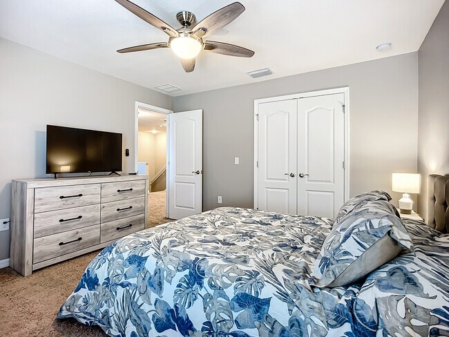 Building Photo - 3009 Esmeralda Dr