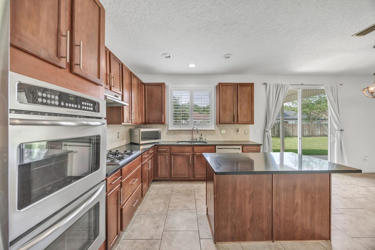 Building Photo - 1457 Heather Ct