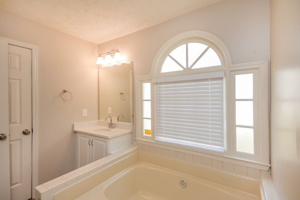 Building Photo - 9106 Tara Dr SW