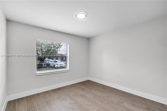 Building Photo - 4736 SW 136th Pl