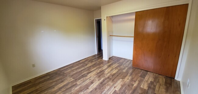 Building Photo - 770 Eastwood Dr