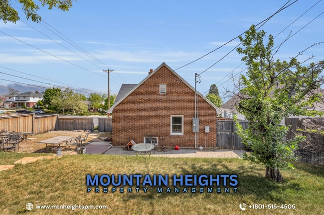 Building Photo - 437 E 11th Ave