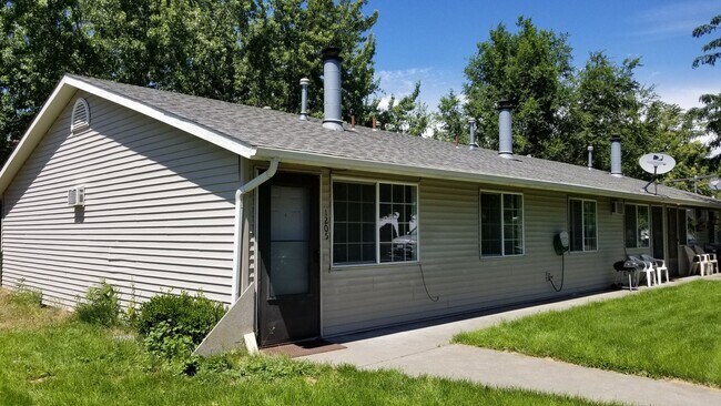 Primary Photo - 1205 N Cook St