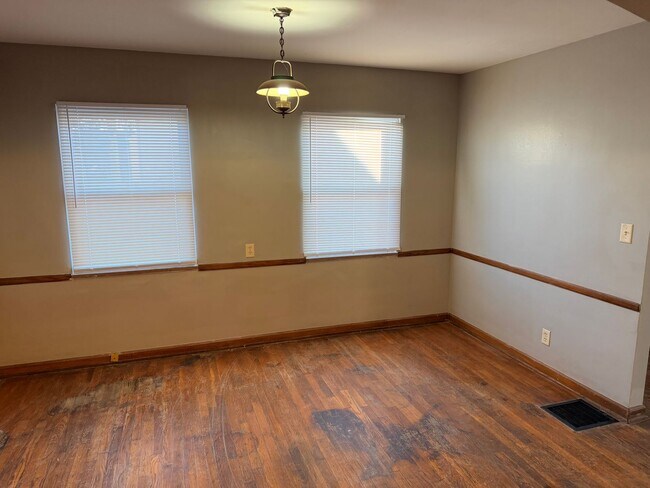 Building Photo - 1506 Ellsworth Ave