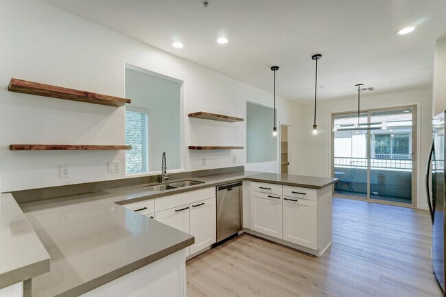 Building Photo - 5550 N 16th St