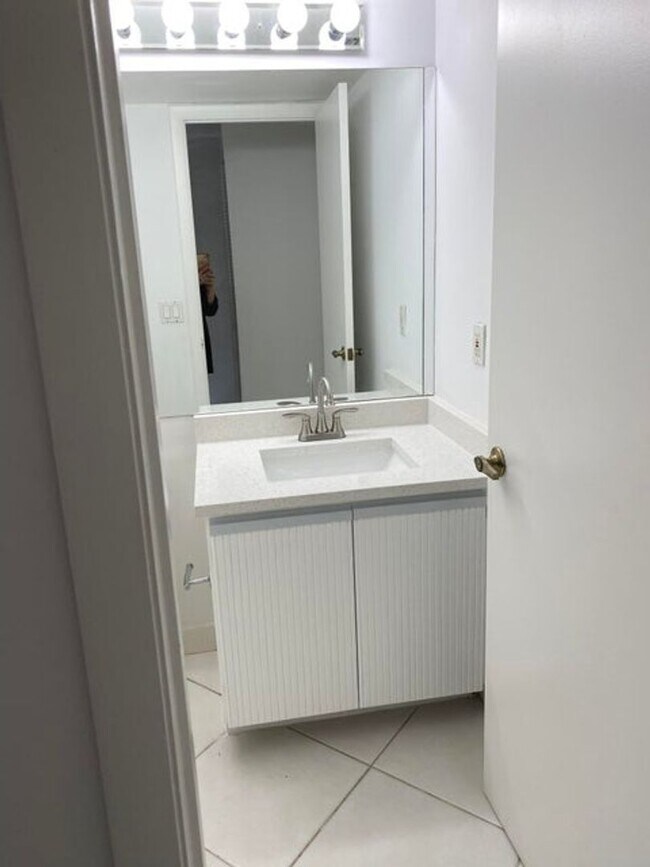 Building Photo - 7714 La Mirada Dr