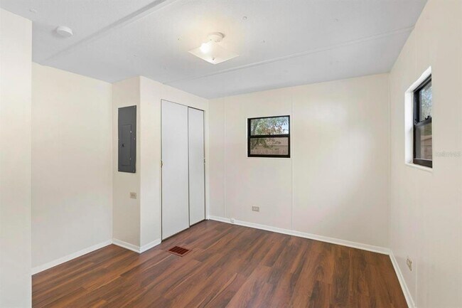 Building Photo - 831 Wolf Trail