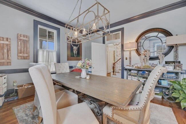 Building Photo - 117 7th Ave N