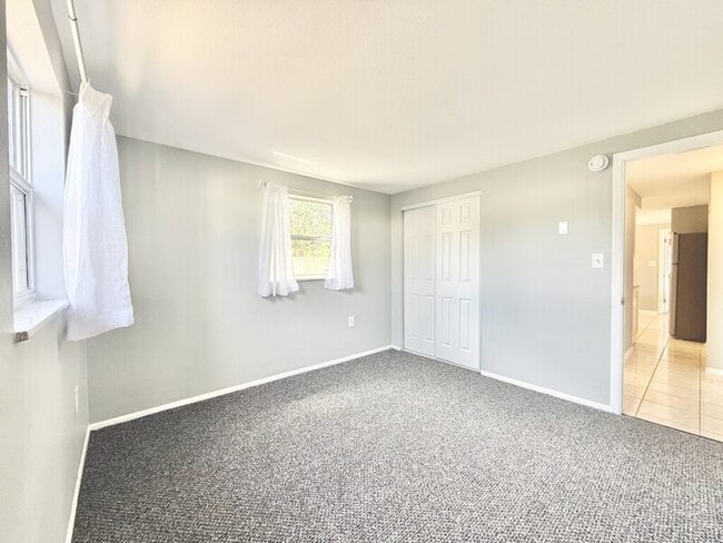 Building Photo - 1300 Classic Dr