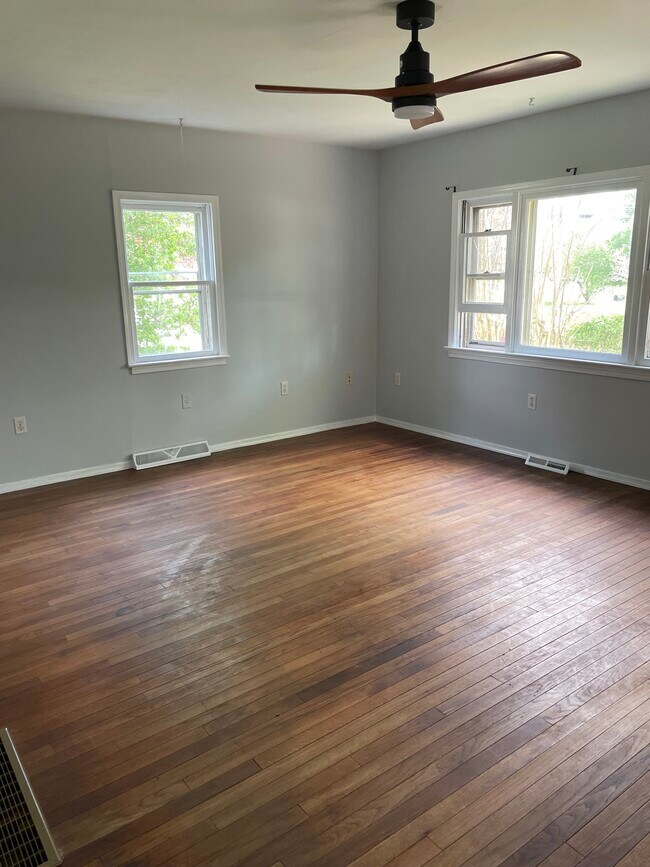 living room - 933 Biddle St