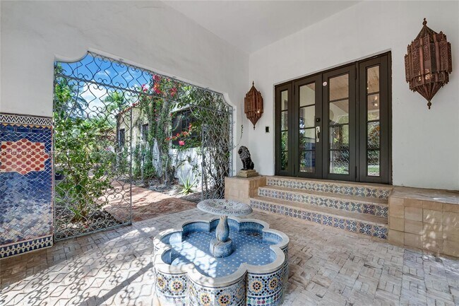 Building Photo - 1624 Granada Blvd