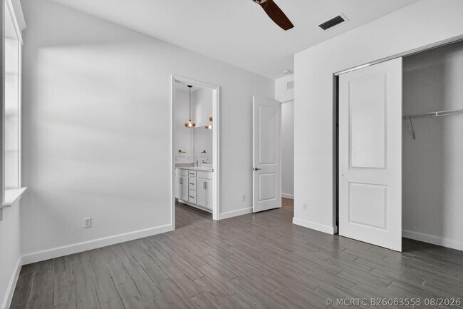 Building Photo - 799 Hookline Cir