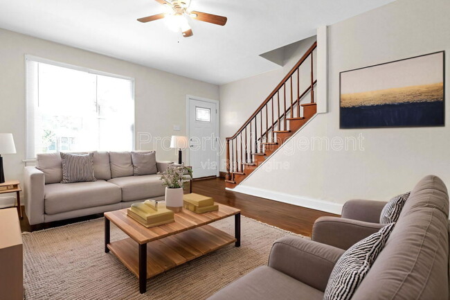 Building Photo - 1656 E Sycamore St