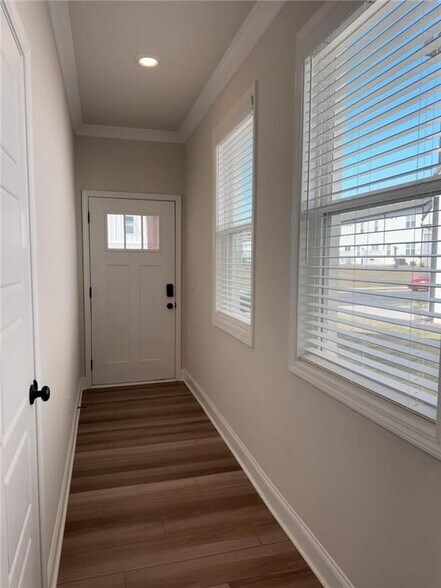 Building Photo - 4695 Cypress Pk Dr
