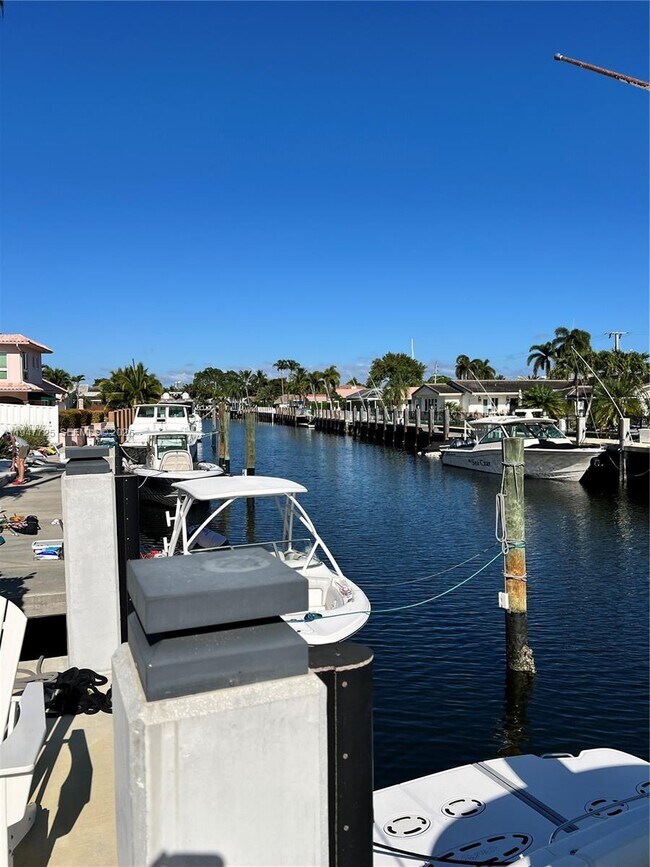 Building Photo - 5510 Bayview Dr