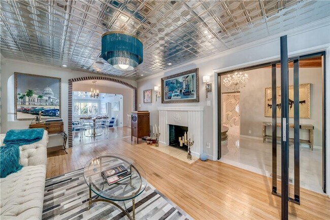 Building Photo - 417 NE 15th Ave