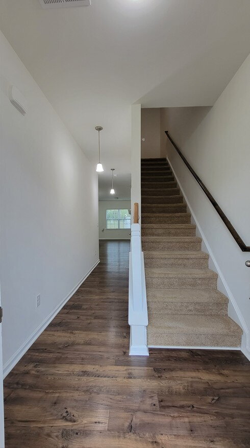 Building Photo - MOVE-IN SPECIAL! 1/2 OFF 1st MONTHS RENT.