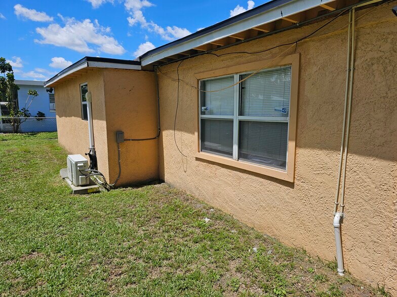 Building Photo - 603 Doby Ave