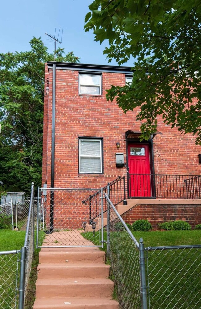 Primary Photo - 636 Burns St SE