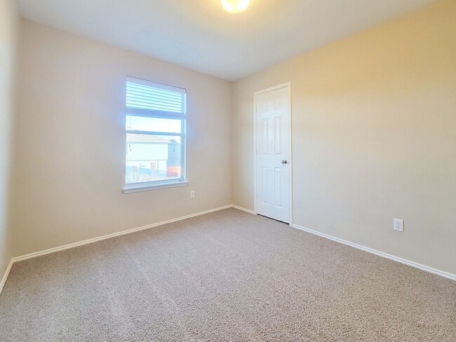 Building Photo - 1007 Ranchero Rd