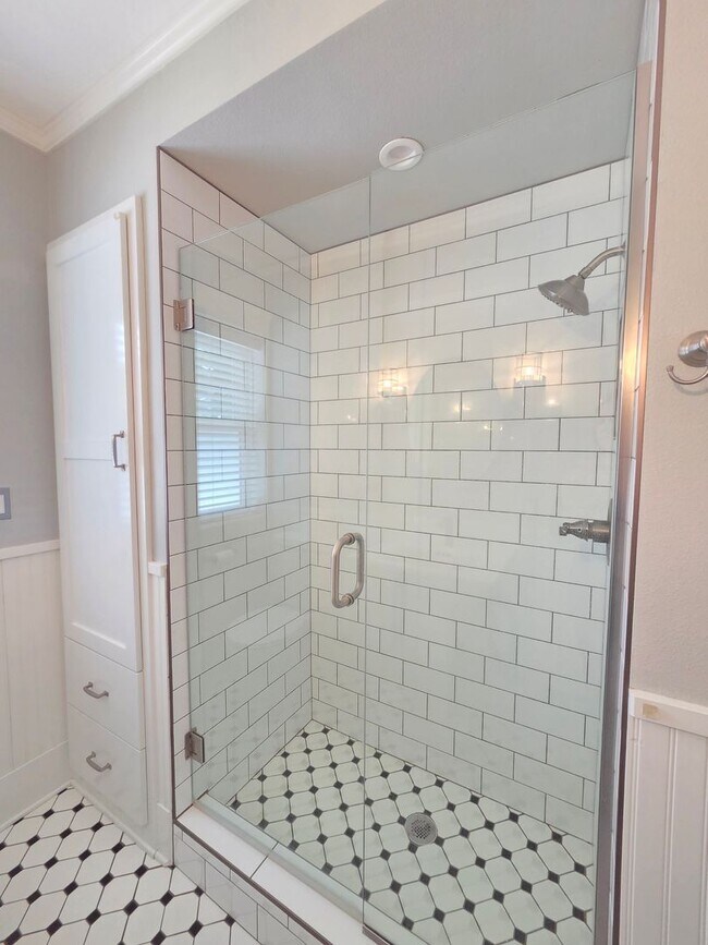 Building Photo - $2,600 - 3 Bed / 2 Bath Beautiful Craftsman Home by Manito Park
