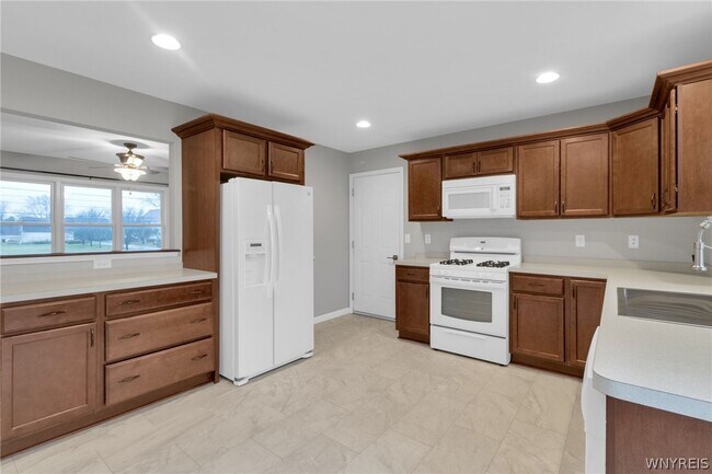 Building Photo - 940 Reserve Rd